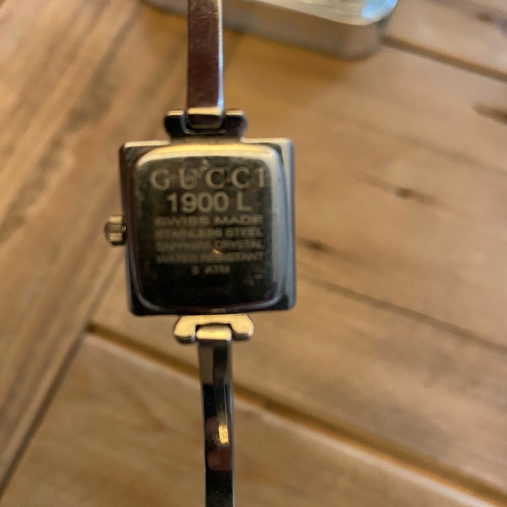 Gucci watch 100-% AUTHENTIC - Picture 3 of 7